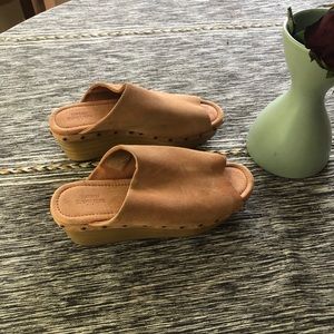 Peach neutral Urban Outfitters Clogs